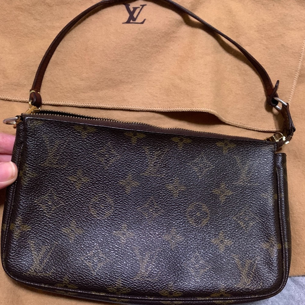 Louis Vuitton Pochette (Authentic)